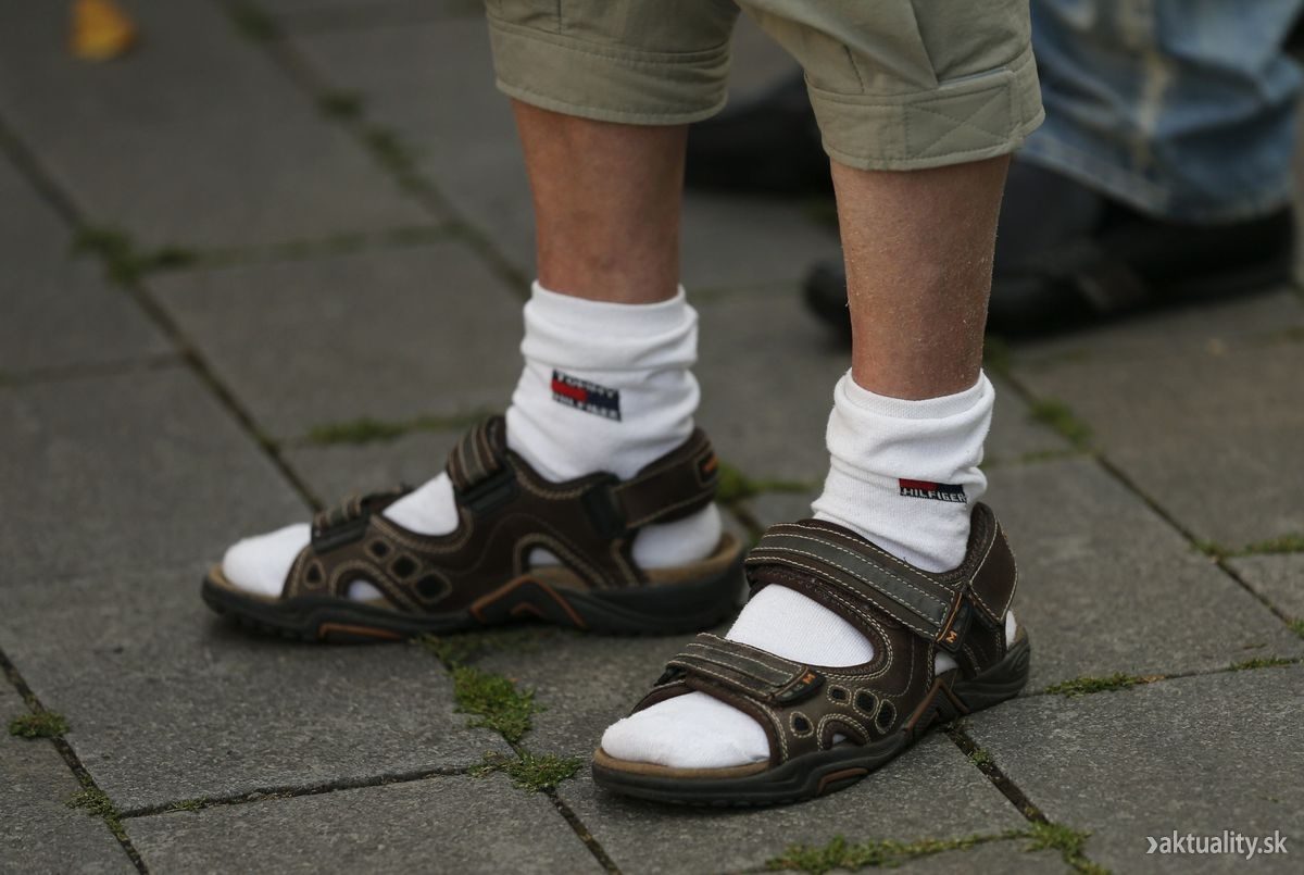 nemecko_stereotypy_sandale_ponozky_cesky_turista_reuters.jpg